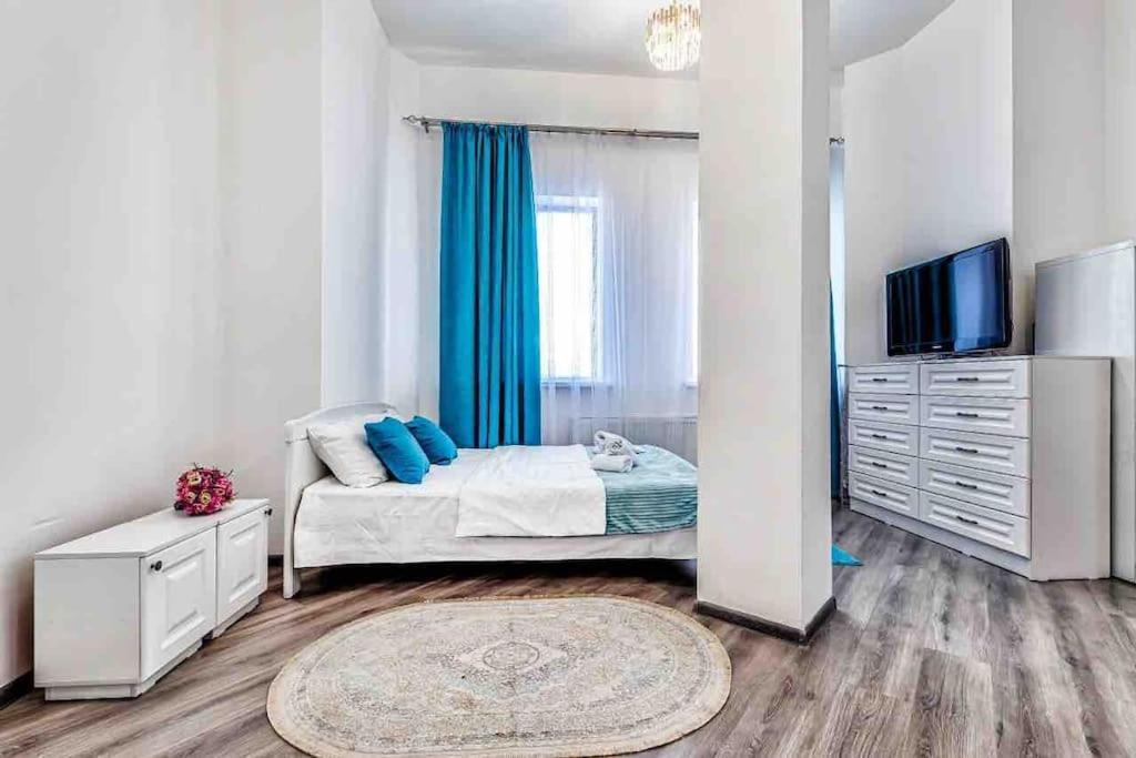 Уютная Квартира С Террасой В Сердце Столицы Apartment Taldykol Exterior photo